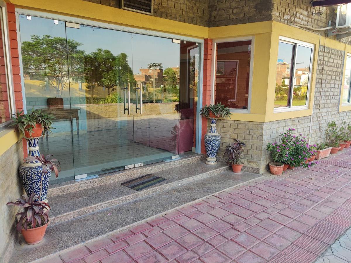 Brick Field Hotel Varanasi Exterior photo