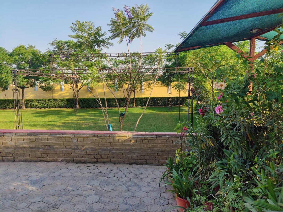 Brick Field Hotel Varanasi Exterior photo